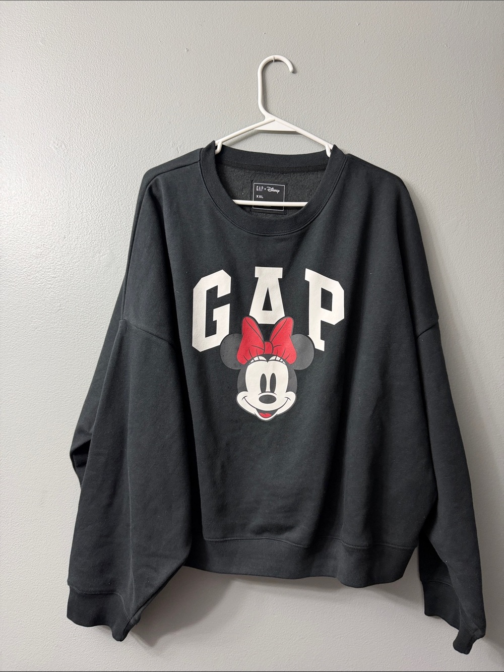 GAP Black Crewneck Crop Sweatshirt with Minnie Graphic and Red Bow xxl